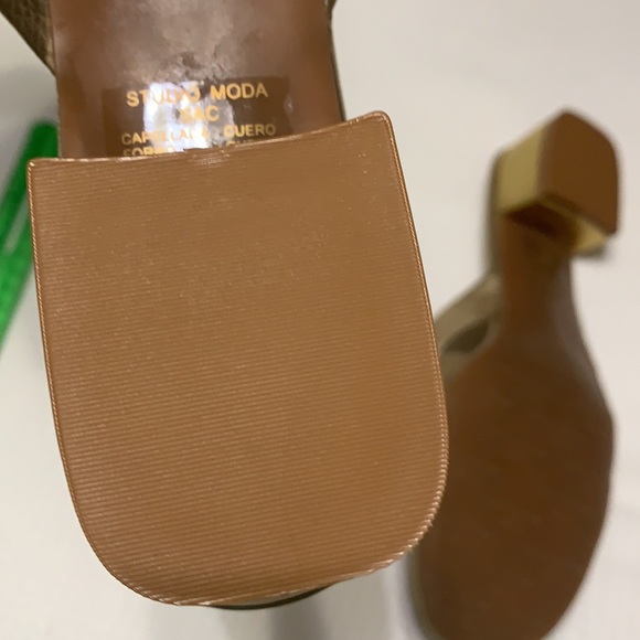 NWOB Silvana Diez gold sandals classy - Picture 9 of 14